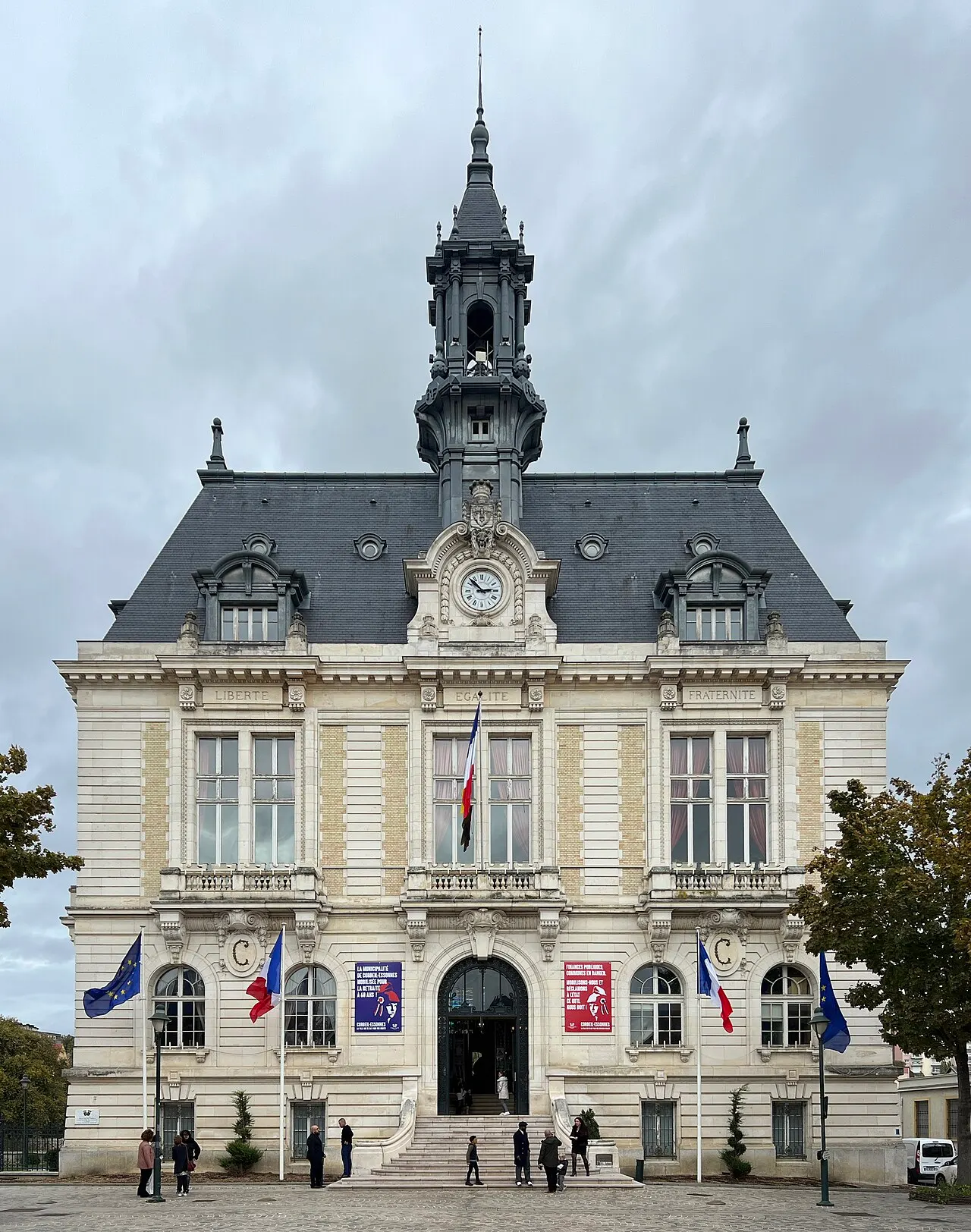 Hôtel de ville de Corbeil-Essonnes.