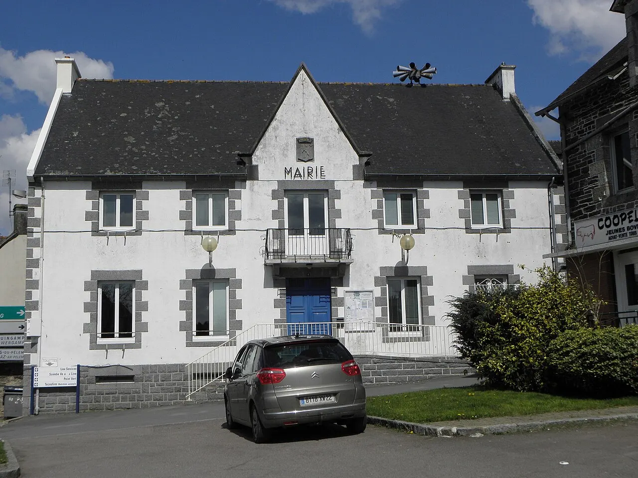 Mairie de Corlay (22).