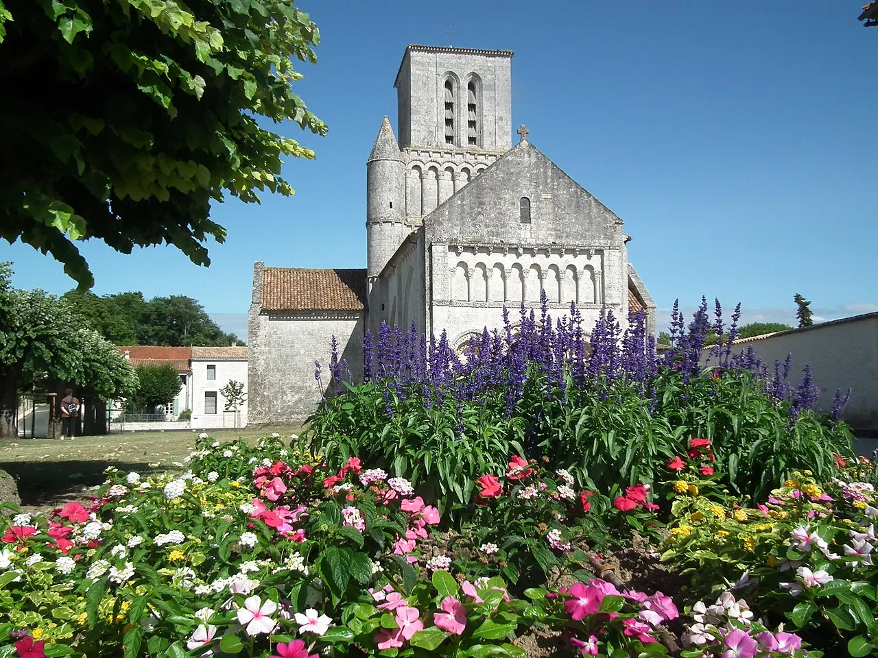 L'église romane de Corme-Ecluse