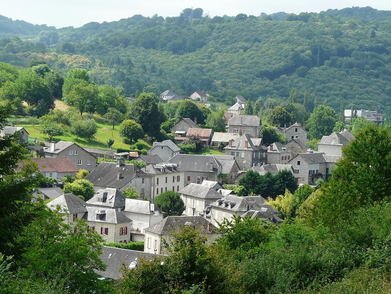 Le bourg de Cornil, Corrèze, France.