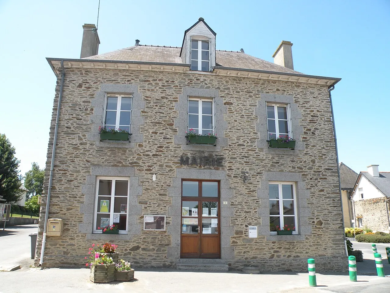 Mairie de Cornillé vue de face (Ille-et-Vilaine).
