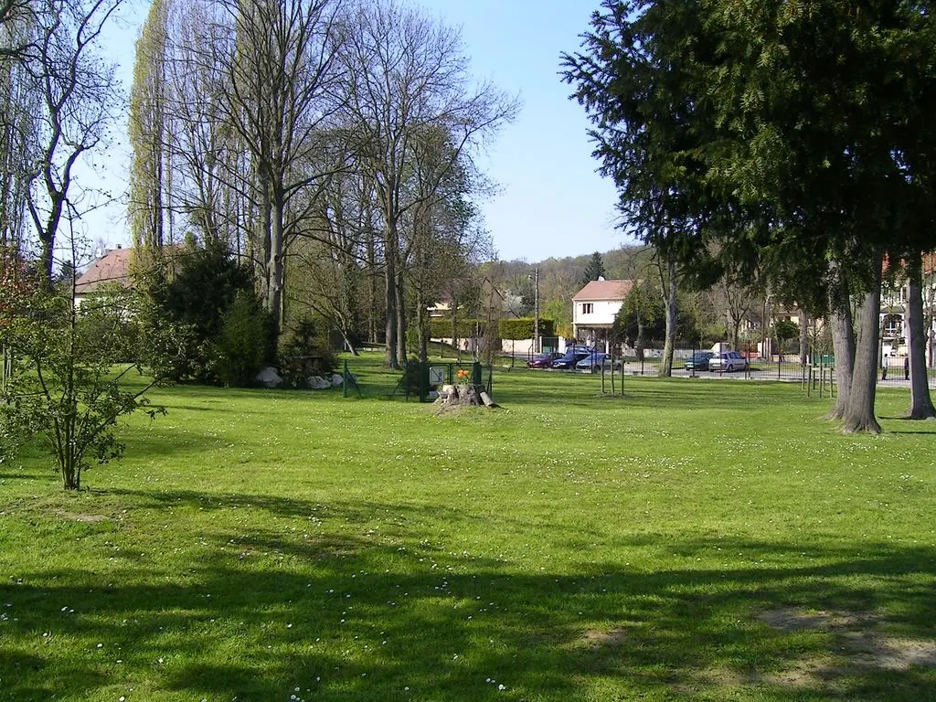 Parc de la Mairie-le jardin, allée du Sichet Photo personnelle (own work) de Marianna