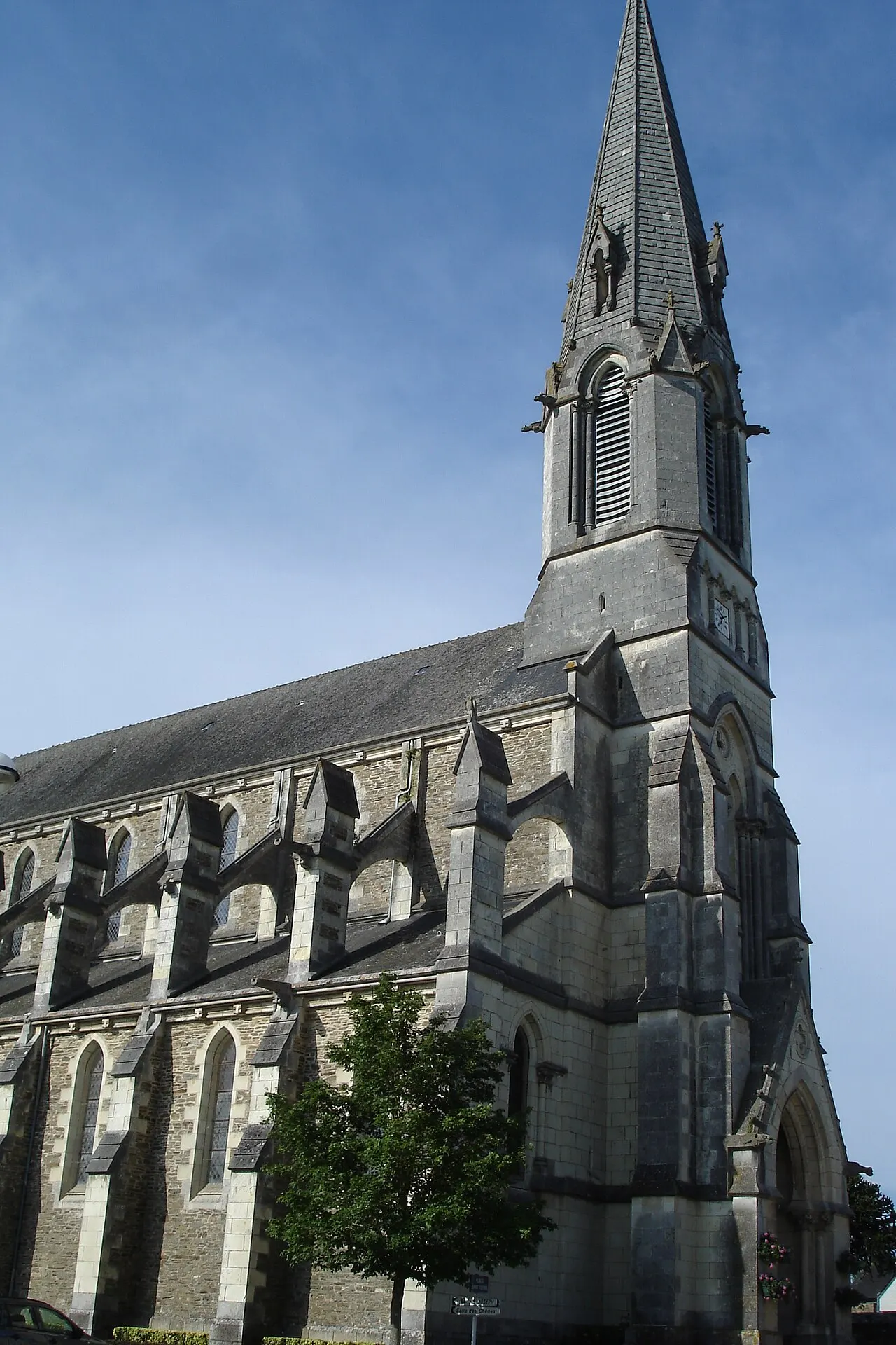 Photo représentant l'église de Couffé ville se situant en Loire-Atlantique (France)