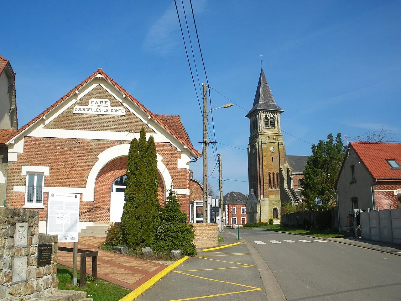 Vue du centre de la commune de Courcelles-le-Comte.