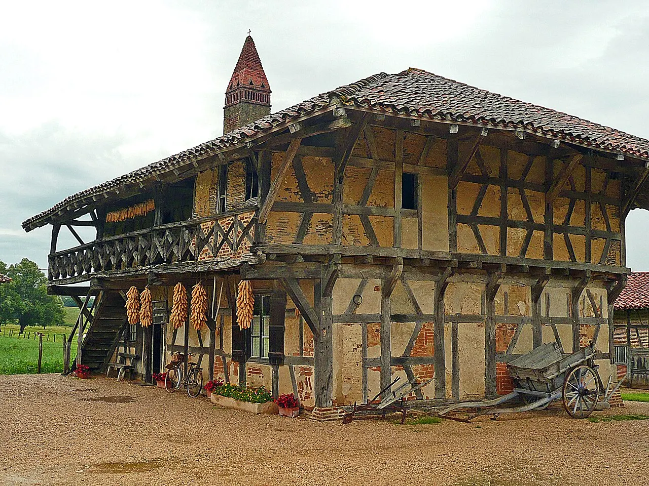 Ferme-musée de Saint-Trivier-de-Courtes, en Bresse de l'Ain. Voir sa remarquable cheminée sarrazine.