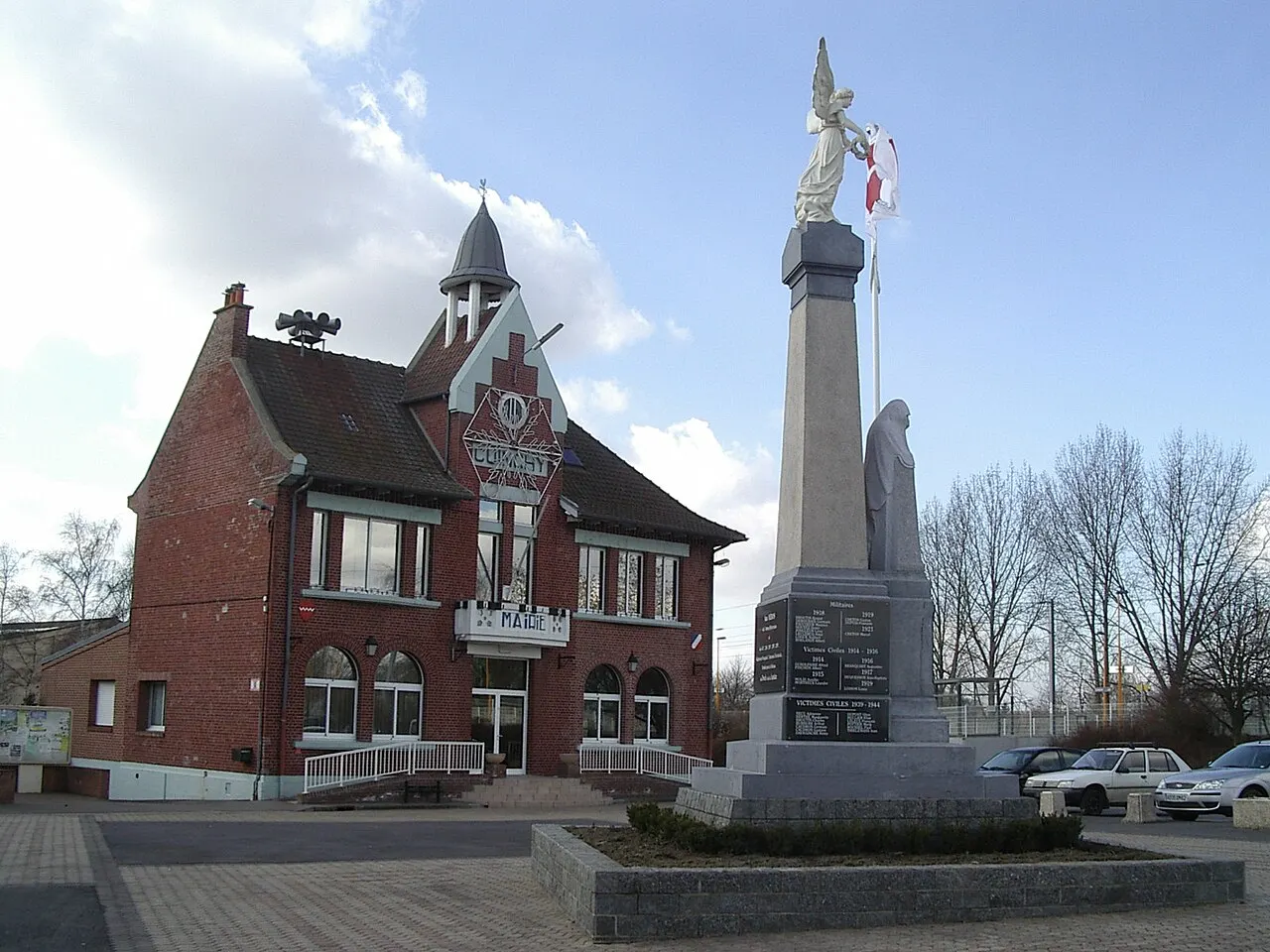 Mairie et monument aux morts de Cuinchy