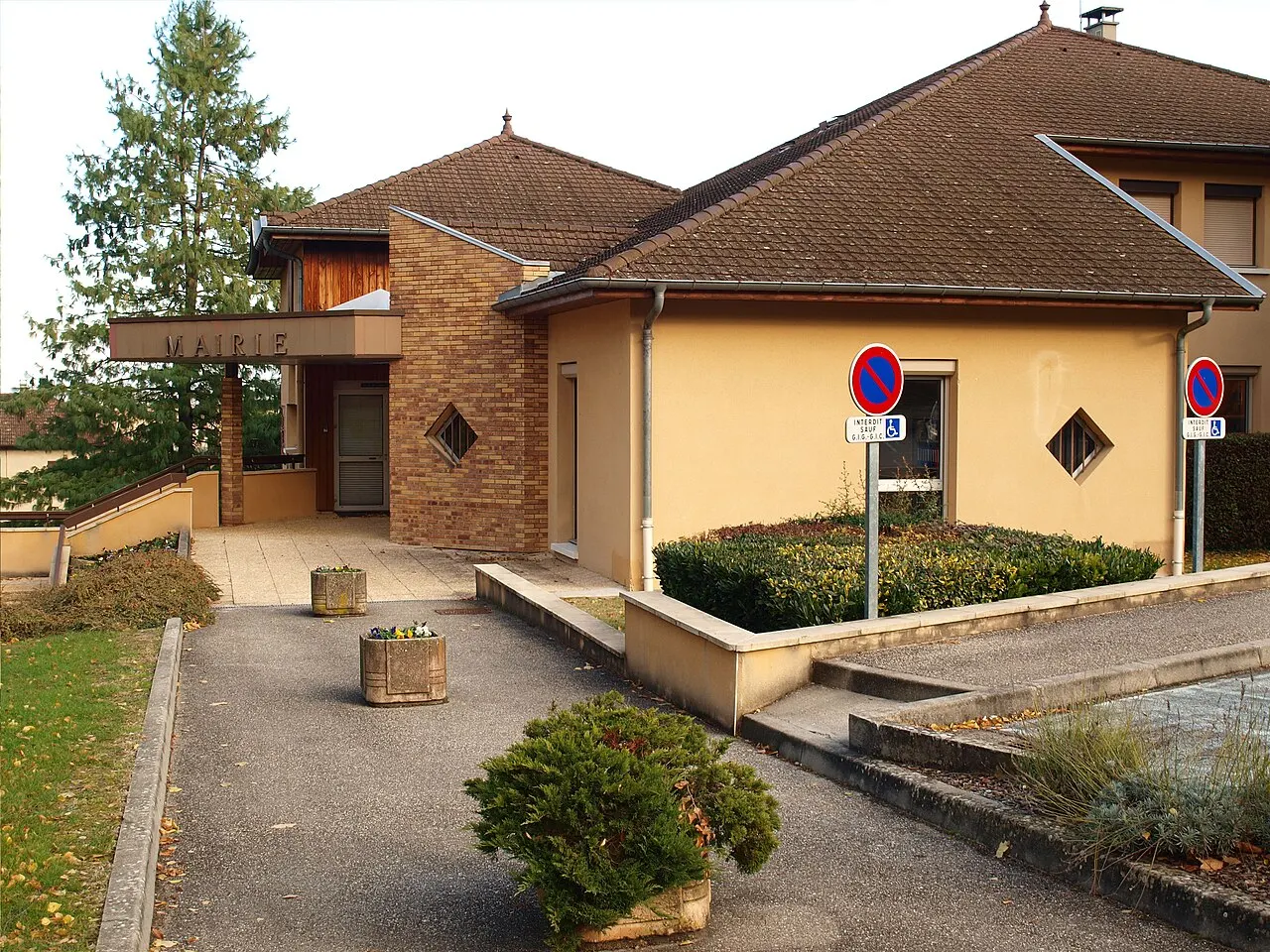 Domarin (Isère, France) ; mairie