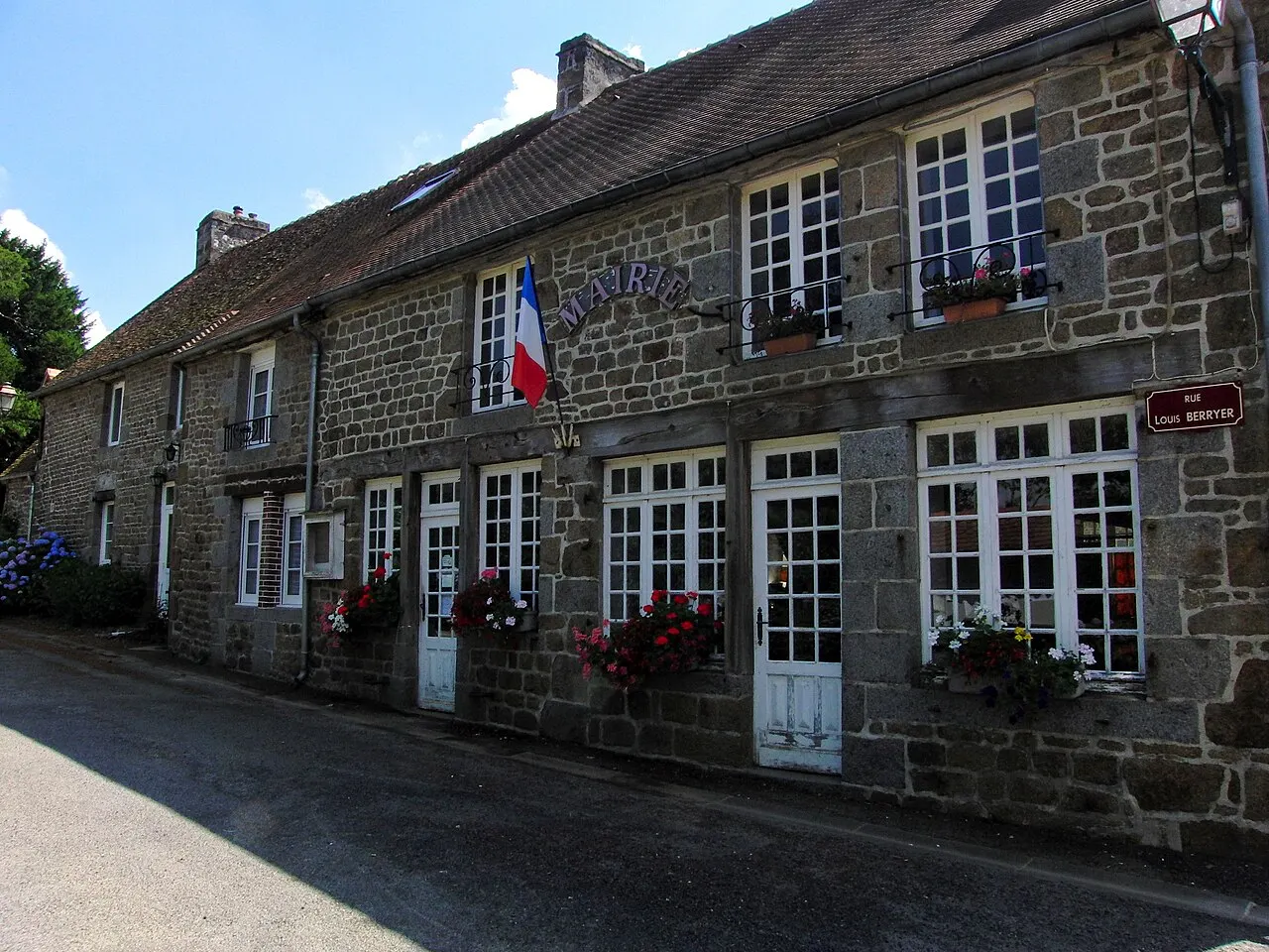Mairie de Dompierre, Orne, France