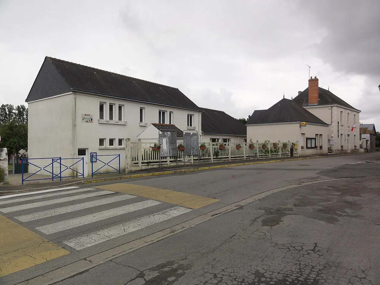 Draché (Indre-et-Loire) école et mairie