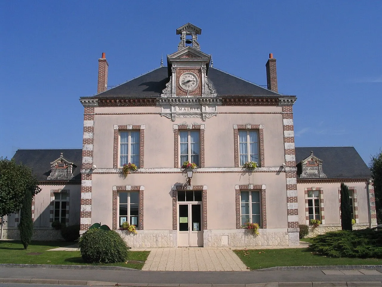 La mairie de Droué, Loir-et-Cher, France