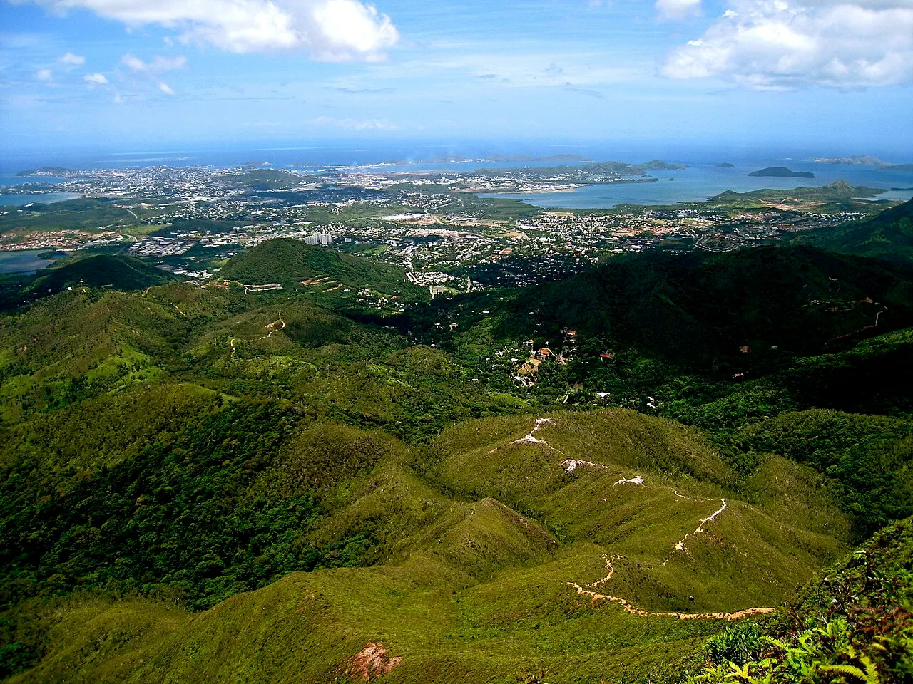 Monts-Koghis - Pic Malaoui (687 m) - Vue sur Nouméa