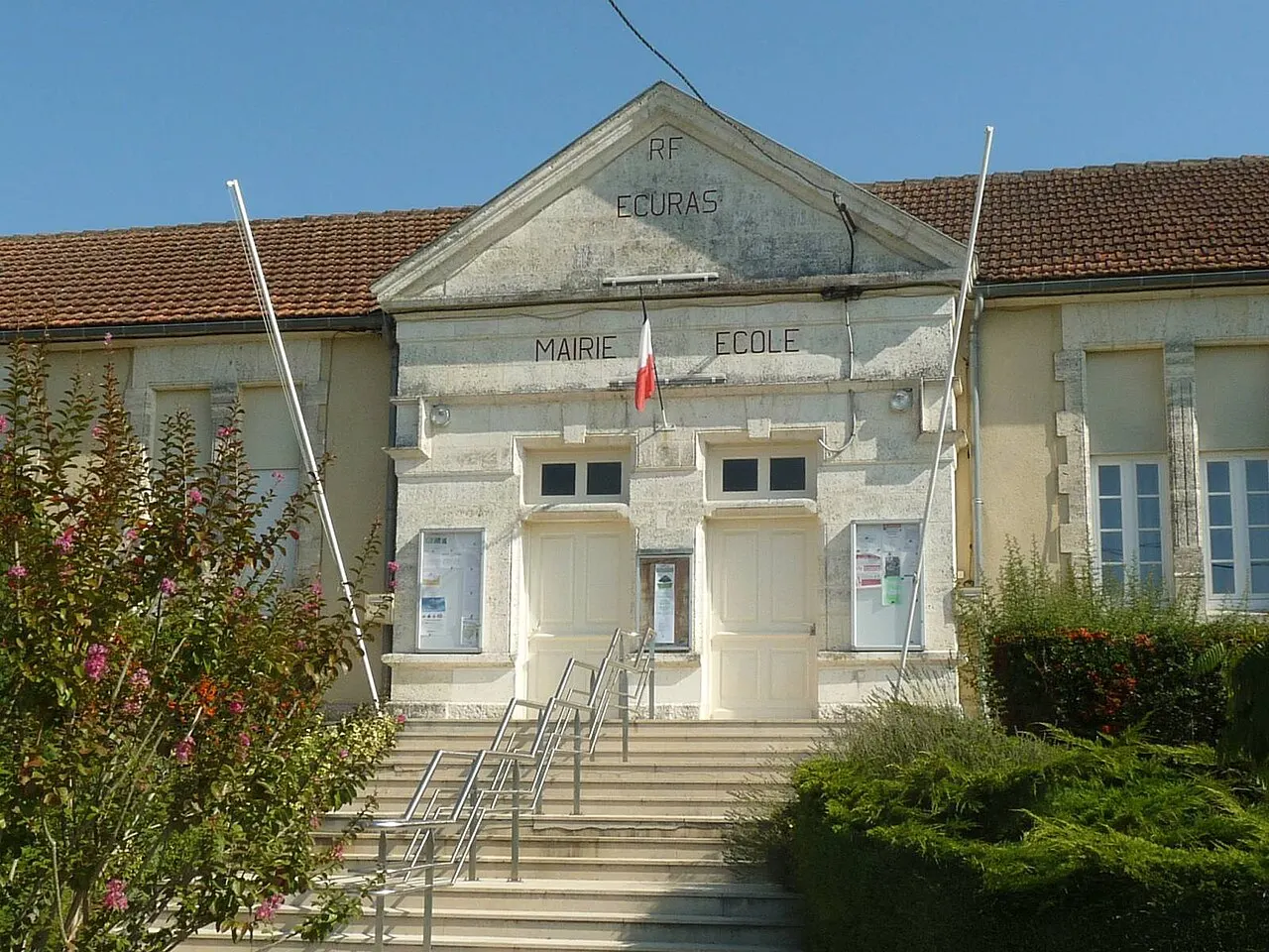 mairie d'Ecuras (16), France