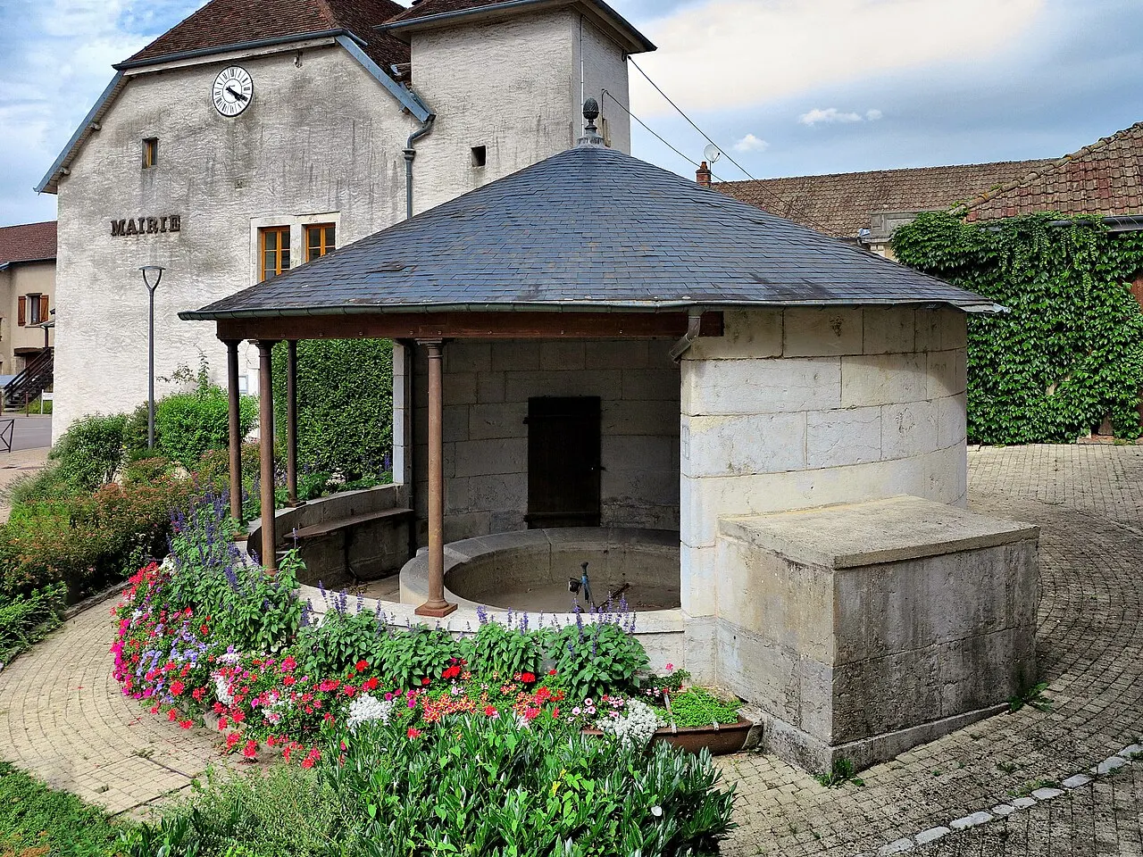 Le lavoir-abreuvoir rond