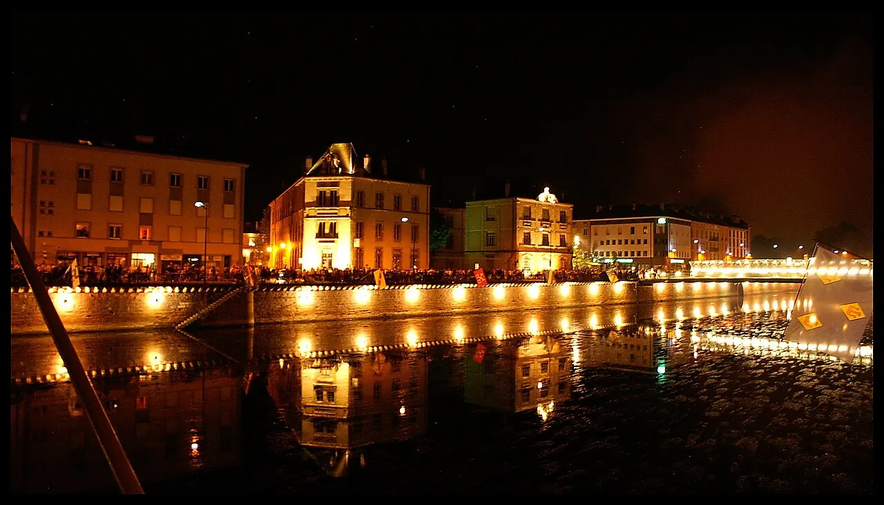 Épinal (Vosges, France) : Vue nocturne du centre-ville.