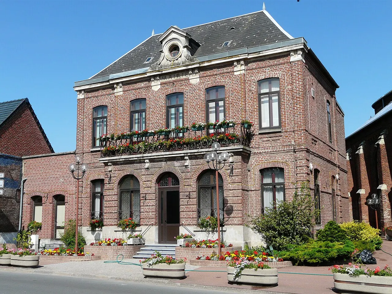 Mairie d'Escaudoeuvres, Nord, France