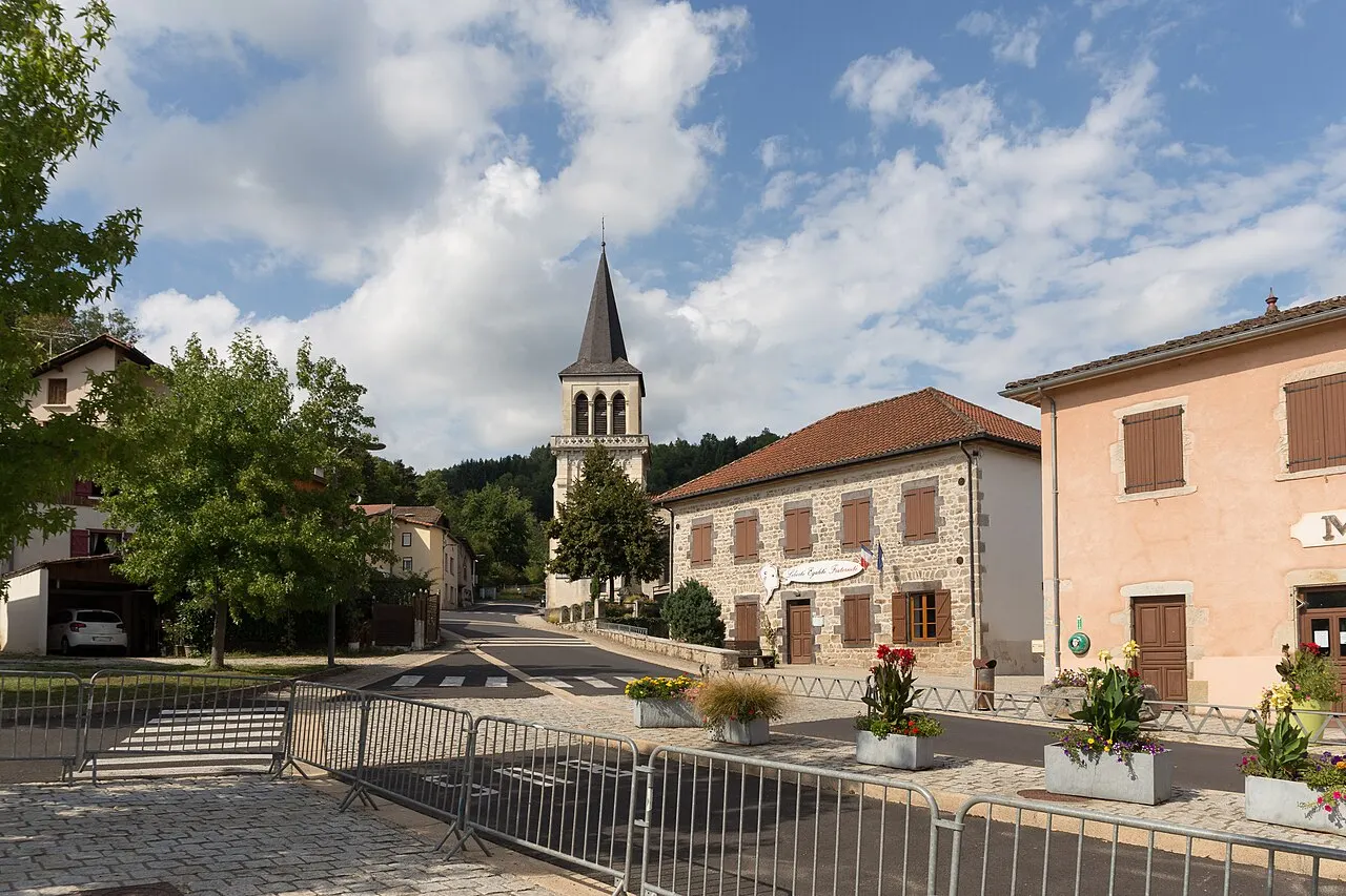 Centre bourg d'Escoutoux.