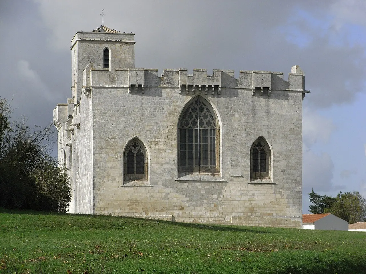 Église Saint-Martin à Esnandes en Charente-maritime (France).