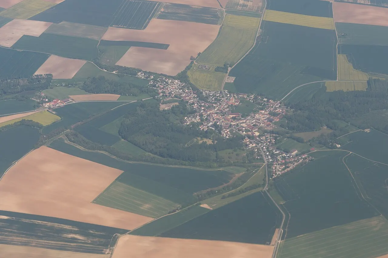 Vue aérienne d'Étrépilly lors d'un vol entre CDG et VIE.