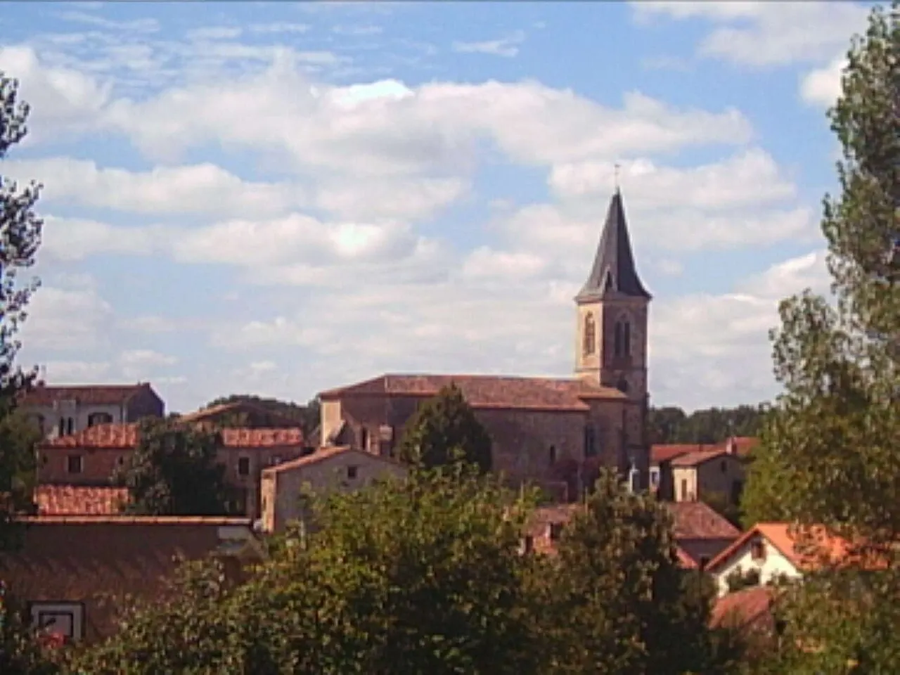 Vue du village de Fauch (France, Tarn, 81120).