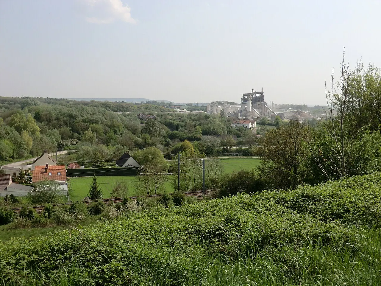Vue sur une carrière de Ferques, commune du Pas-de-Calais, France