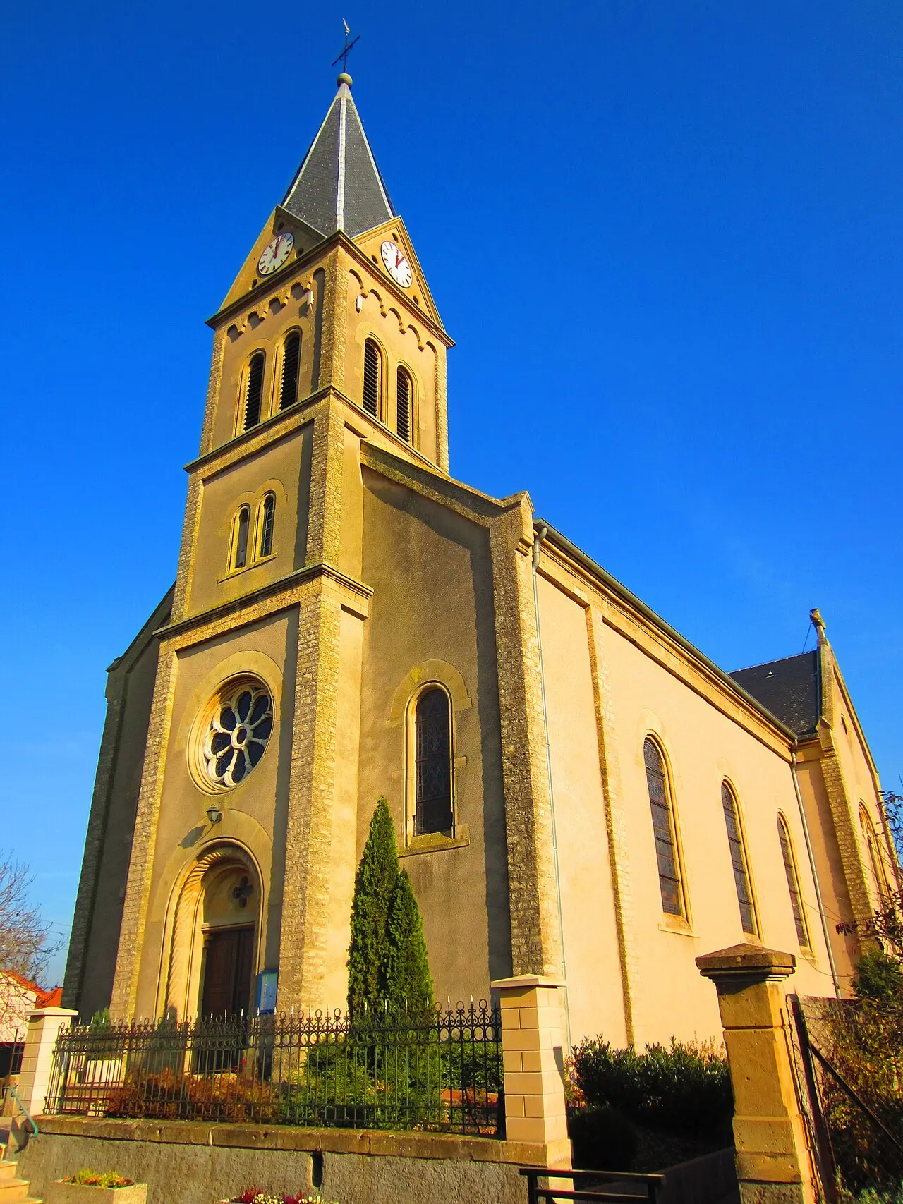 DescriptionEglise Fixem.JPG eglise Fixem Date 21 November 2011 Source mon appareil photo Author Aimelaime Permission (Reusing this file)…