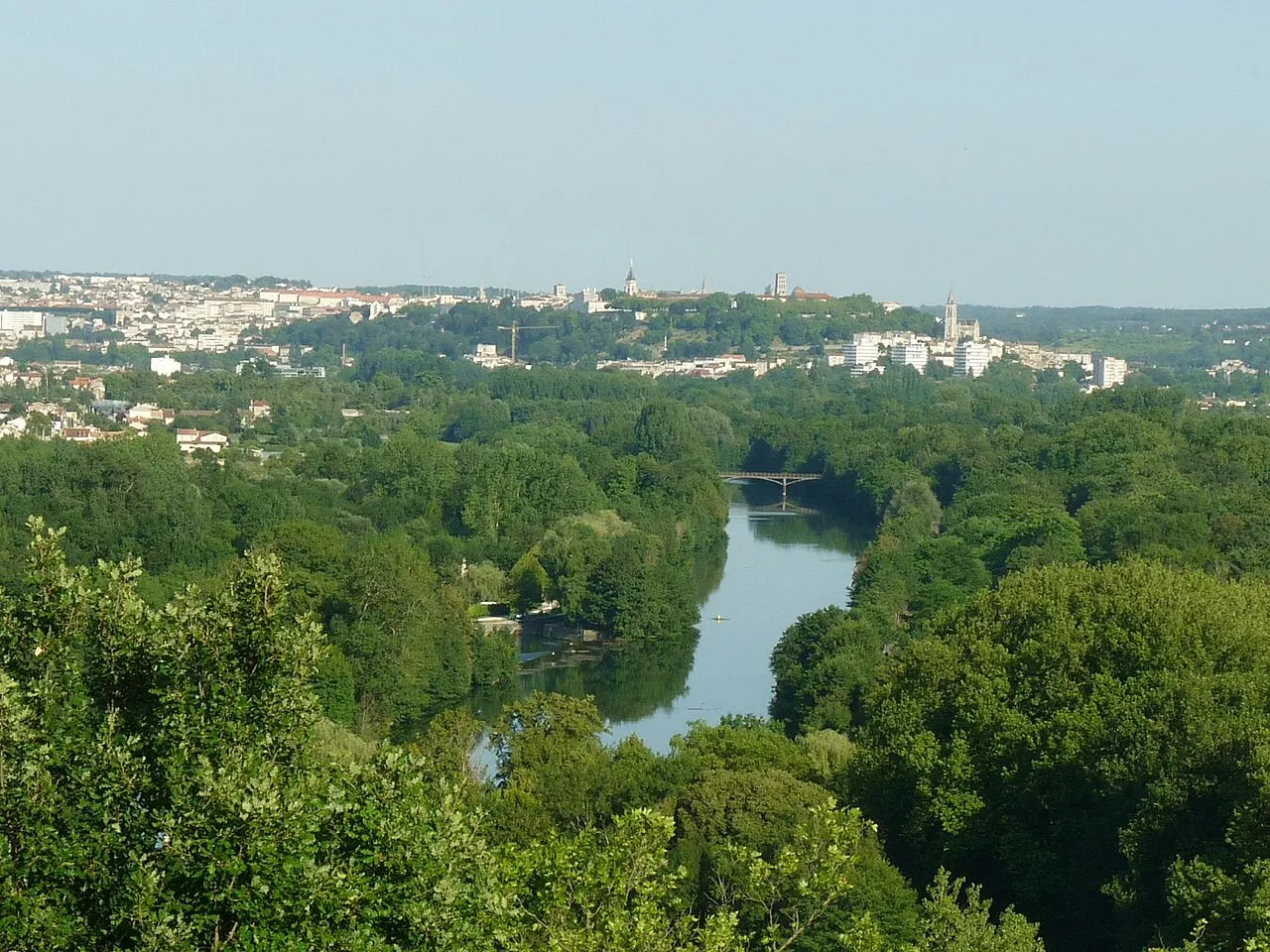 Vue d'Angoulême et de la vallée de la Charente (16, France)