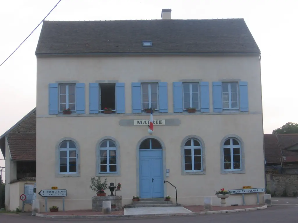 Mairie de Flée (ancienne école)