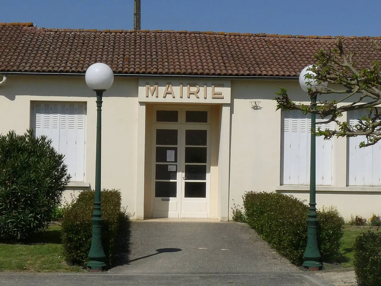 mairie de Fouqueure, Charente, France