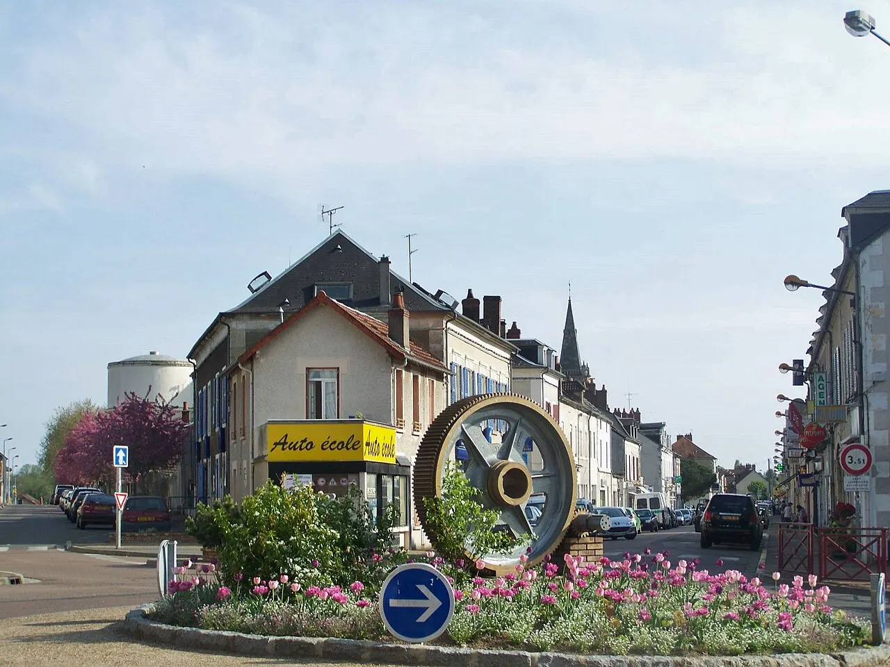 Vue du centre du village de la commune de Fourchambault, près de Nevers dans la Nièvre.