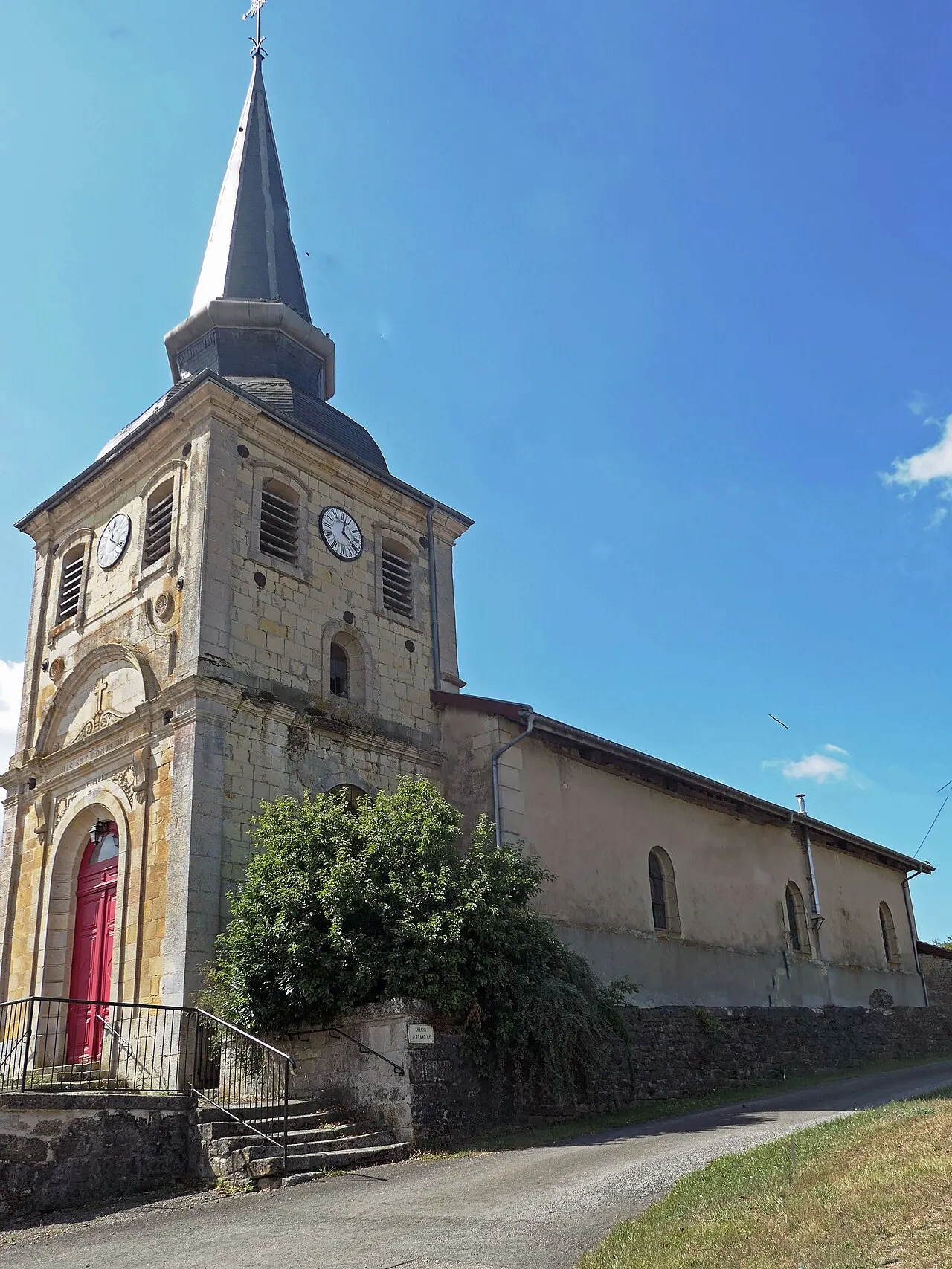 clocher tour surmonté d'une flèche en ardoise