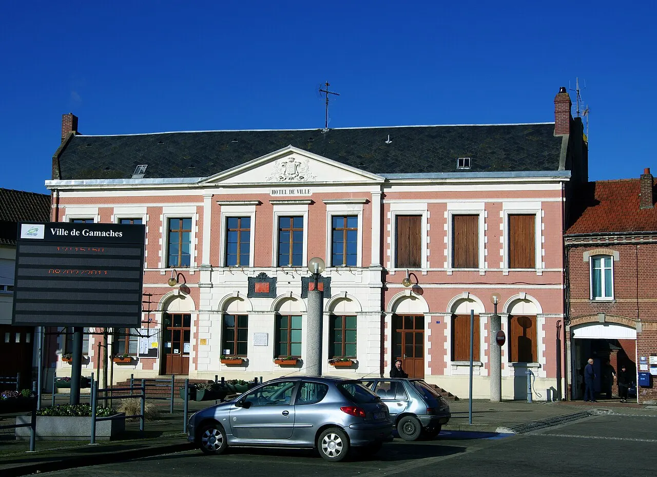 Gamaches (Somme, France) - L'hôtel-de-ville. .