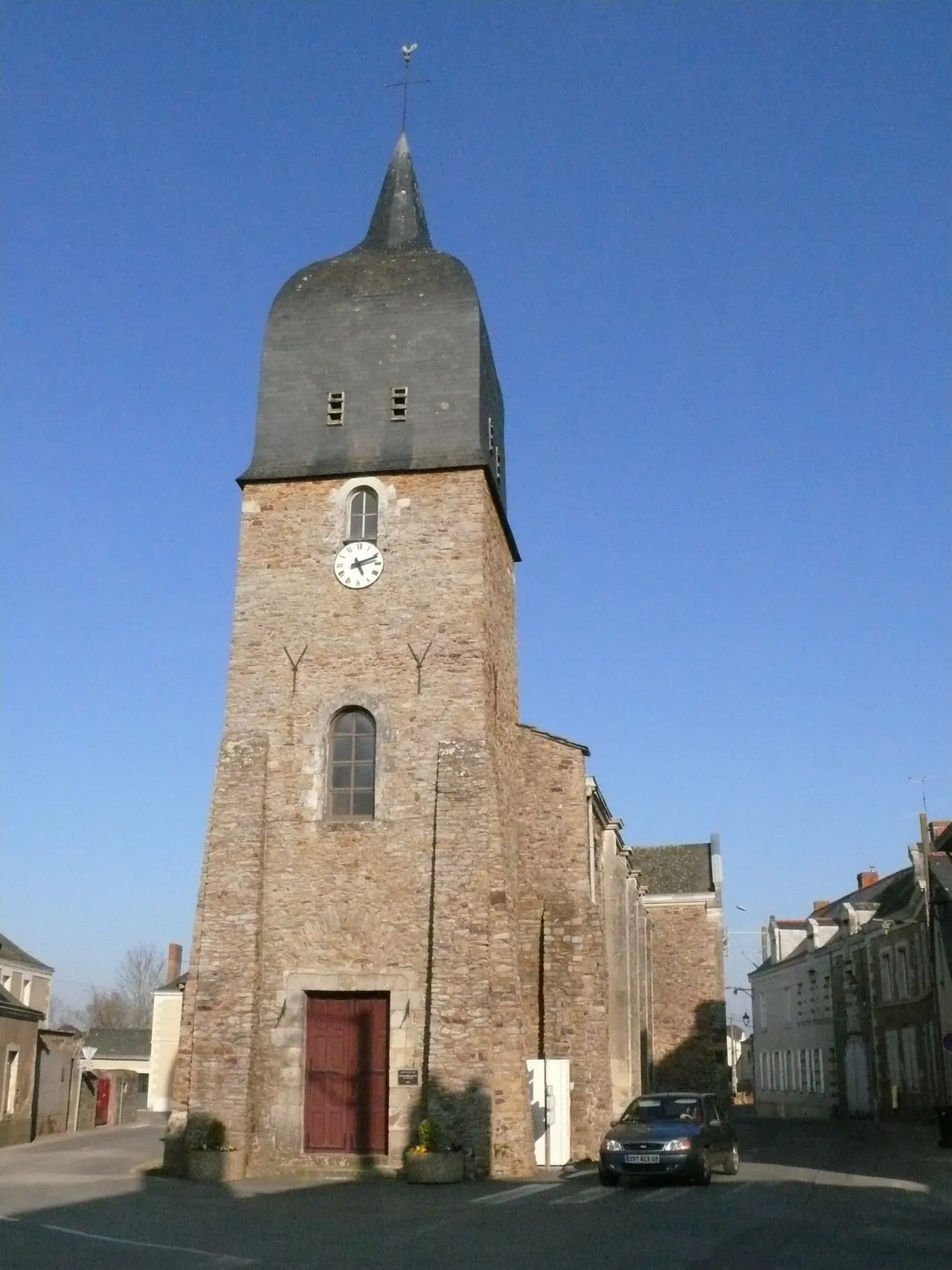 L'église Saint-Pierre-et-Saint-Paul de Gené (Maine-et-Loire, Pays de la Loire, France).