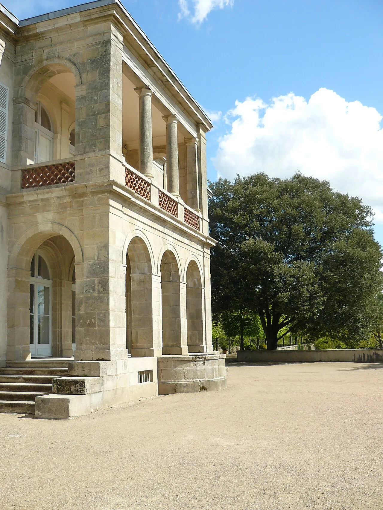 Villa Garenne Lemot, vue de la logia depuis la terrasse. Gétigné, Loire-Atlantique, France