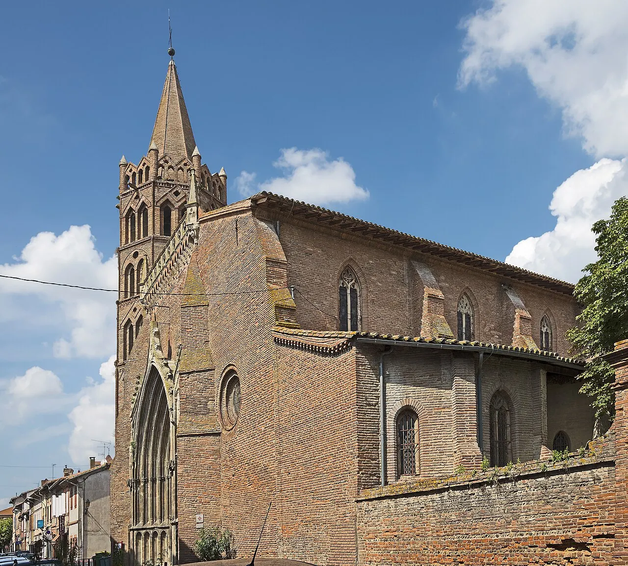 Grenade, Haute-Garonne, France. Eglise "Notre Dame de l'Assomption" vu du sud.