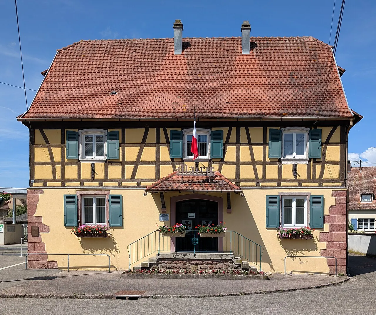 Hôtel de ville de Grussenheim (Haut-Rhin, France).
