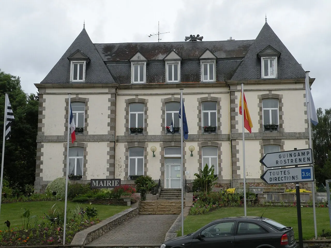 Mairie de Mûr-de-Bretagne.