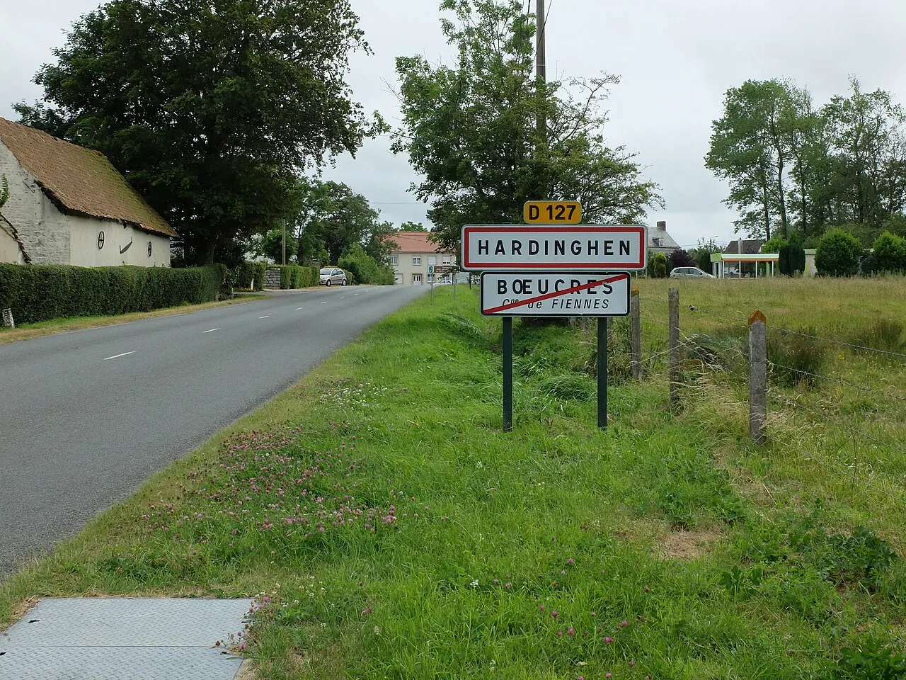 Vue d'une entrée de la commune d'Hardinghen.