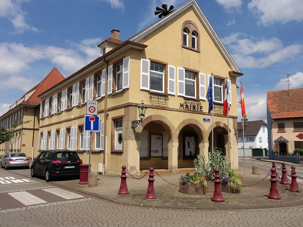 Alsace, Bas-Rhin, Holtzheim, Mairie.