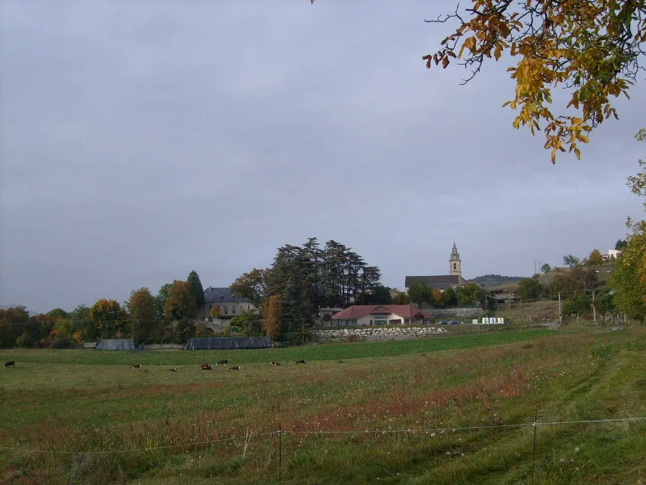 Vue sur le sud du village de Jarjayes( Hautes-Alpes)