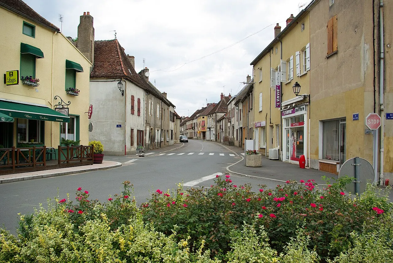 Rue principale de Joncy, Saône-et-Loire (France). Photo de Philippe Burette.