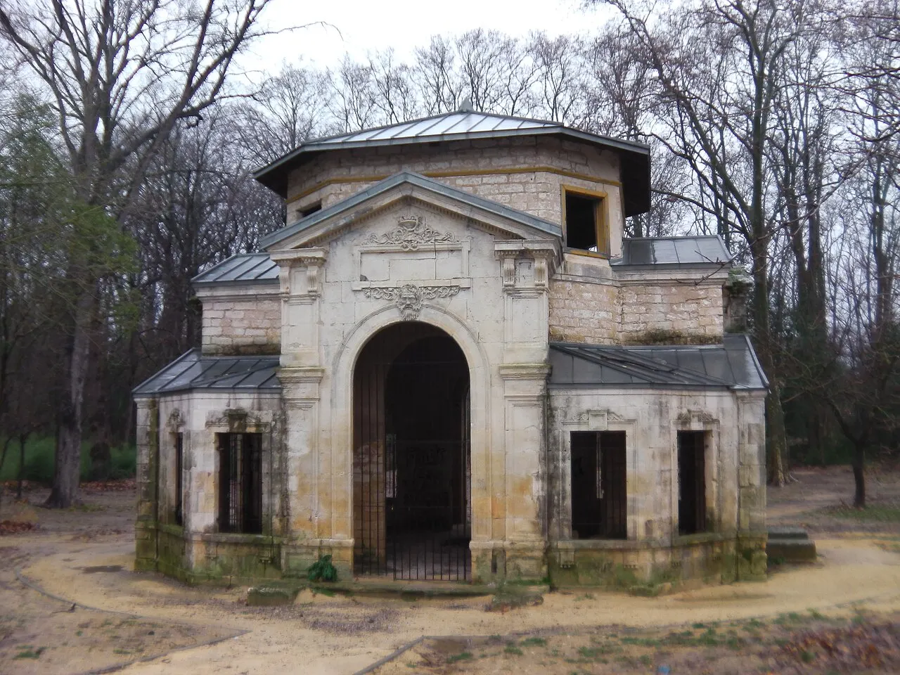 Le pavillon des anciens thermes de Fontcaude à Juvignac (Hérault)