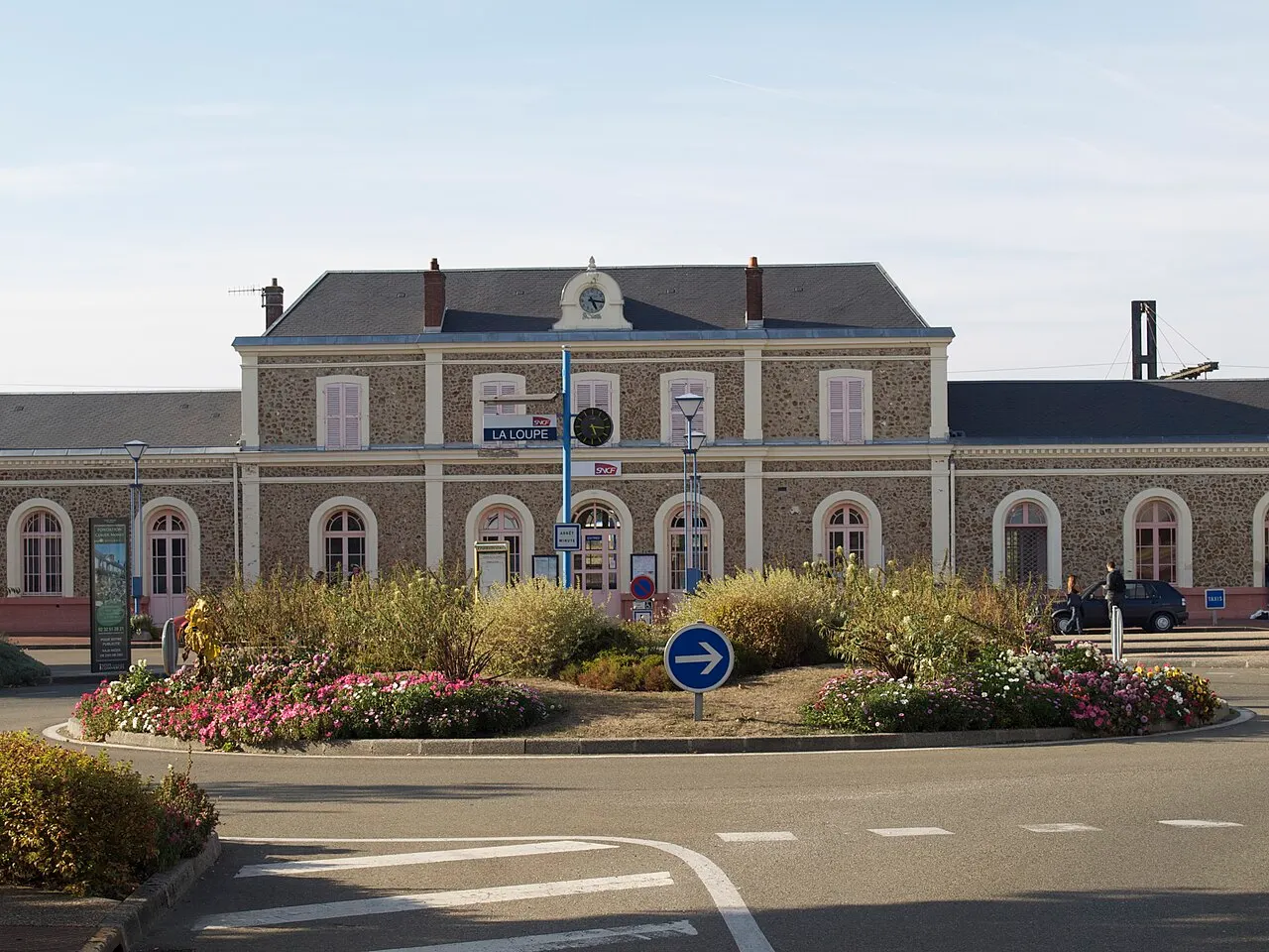 Vue de la gare de La Loupe, dans le Perche d'Eure-et-Loir, en France, depuis la rue de la Gare.