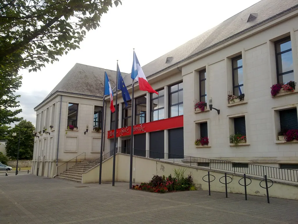 Mairie de La Riche (37520), le jour de l'inauguration de la devise républicaine sur le fronton.