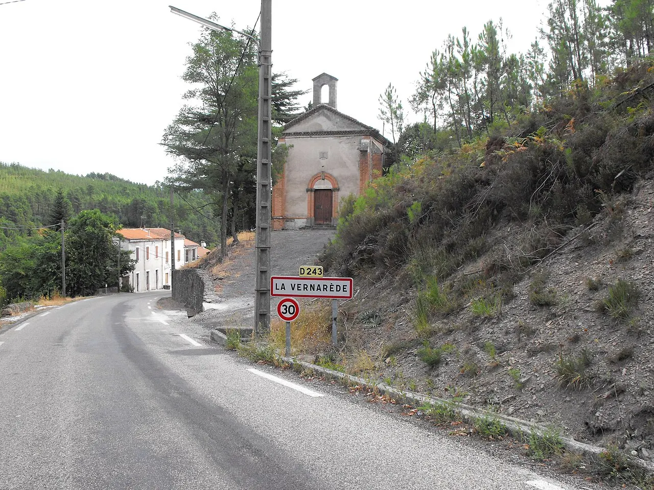 l'entrée du village