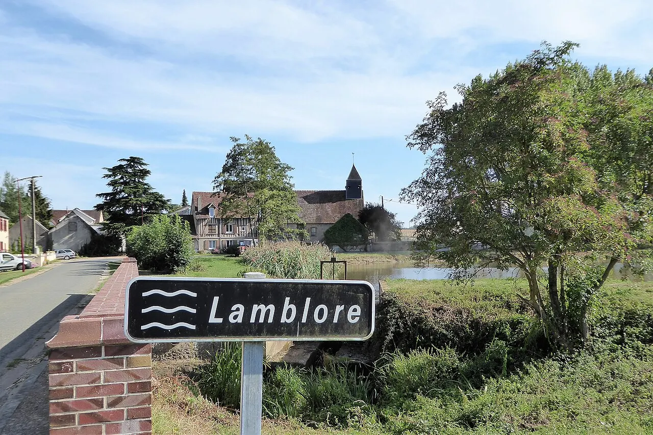 Lamblore : rivière et village du même nom, église Saint-Martin, Eure-et-Loir, France.