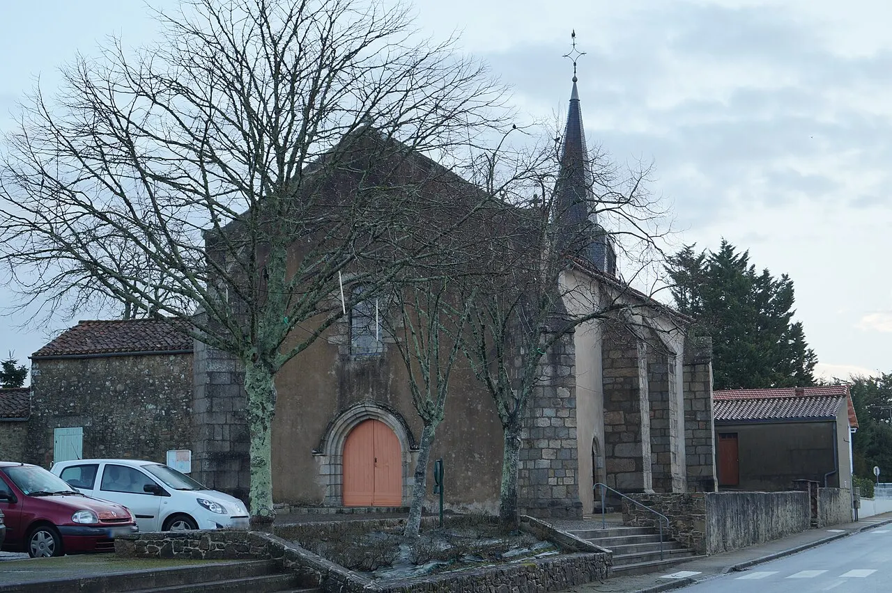 L’église Notre-Dame-de-l’Assomption de Landeronde depuis la rue Bonne-Lande.