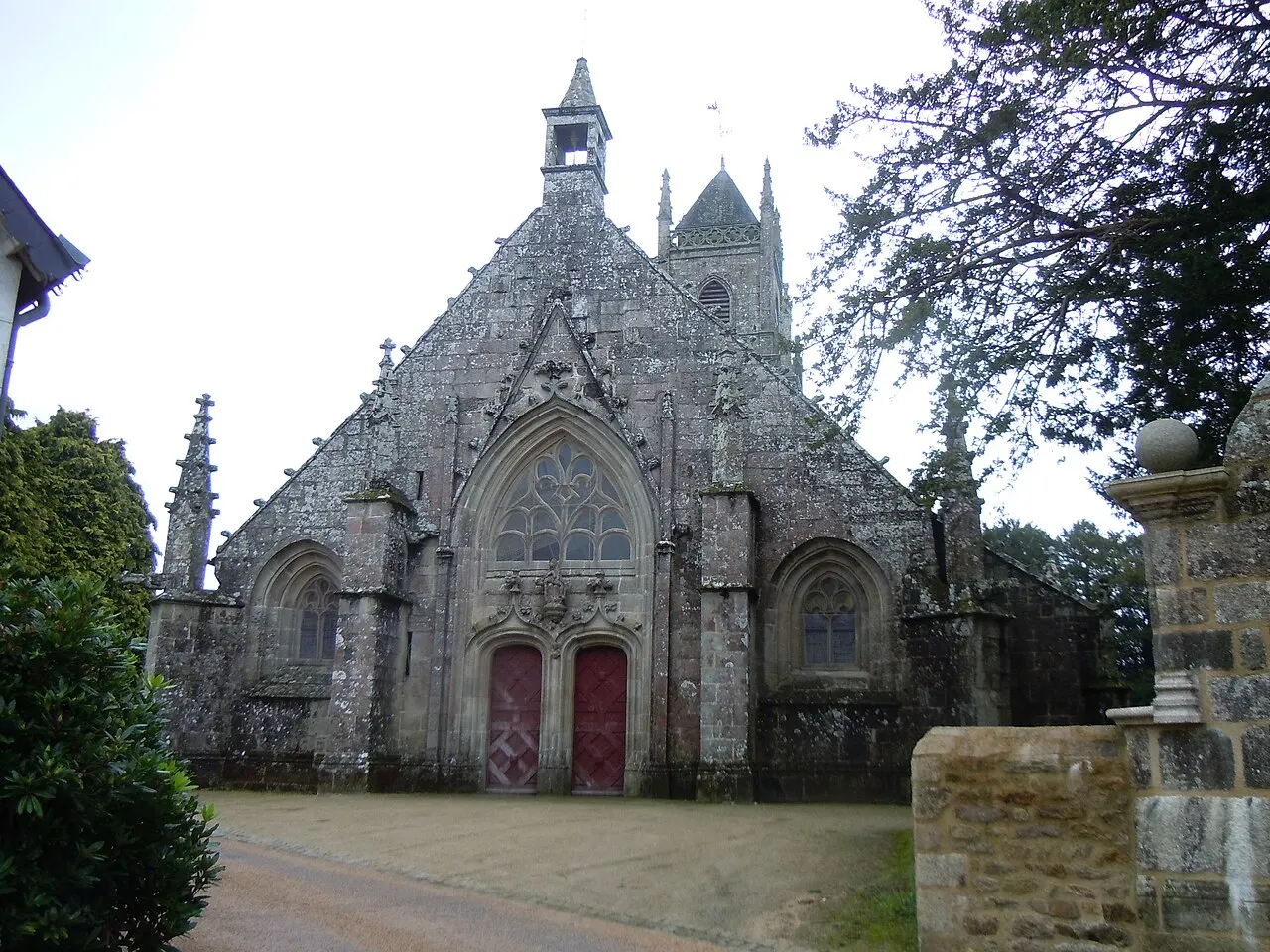façade ouest de l'église paroissiale de Langonnet (départemeent du Morbihan)