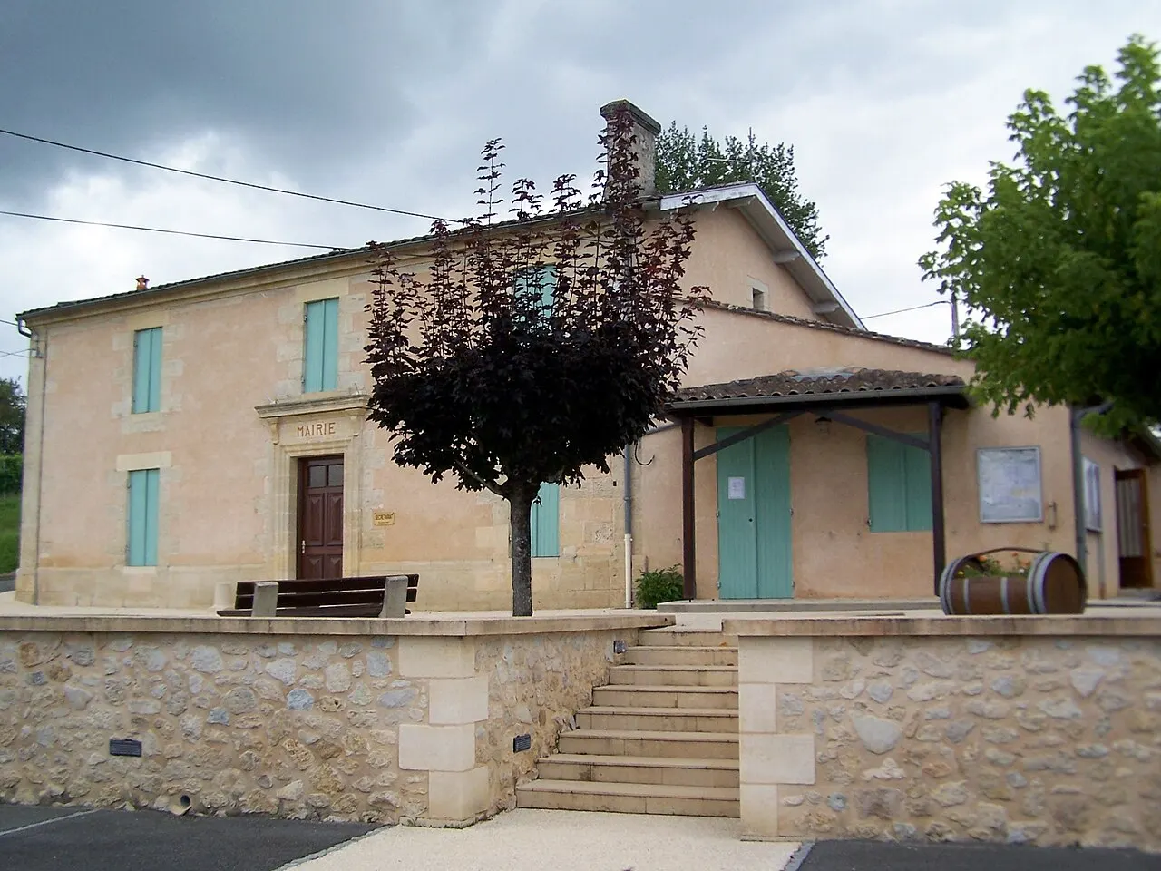 Mairie de Laroque (Gironde, France)