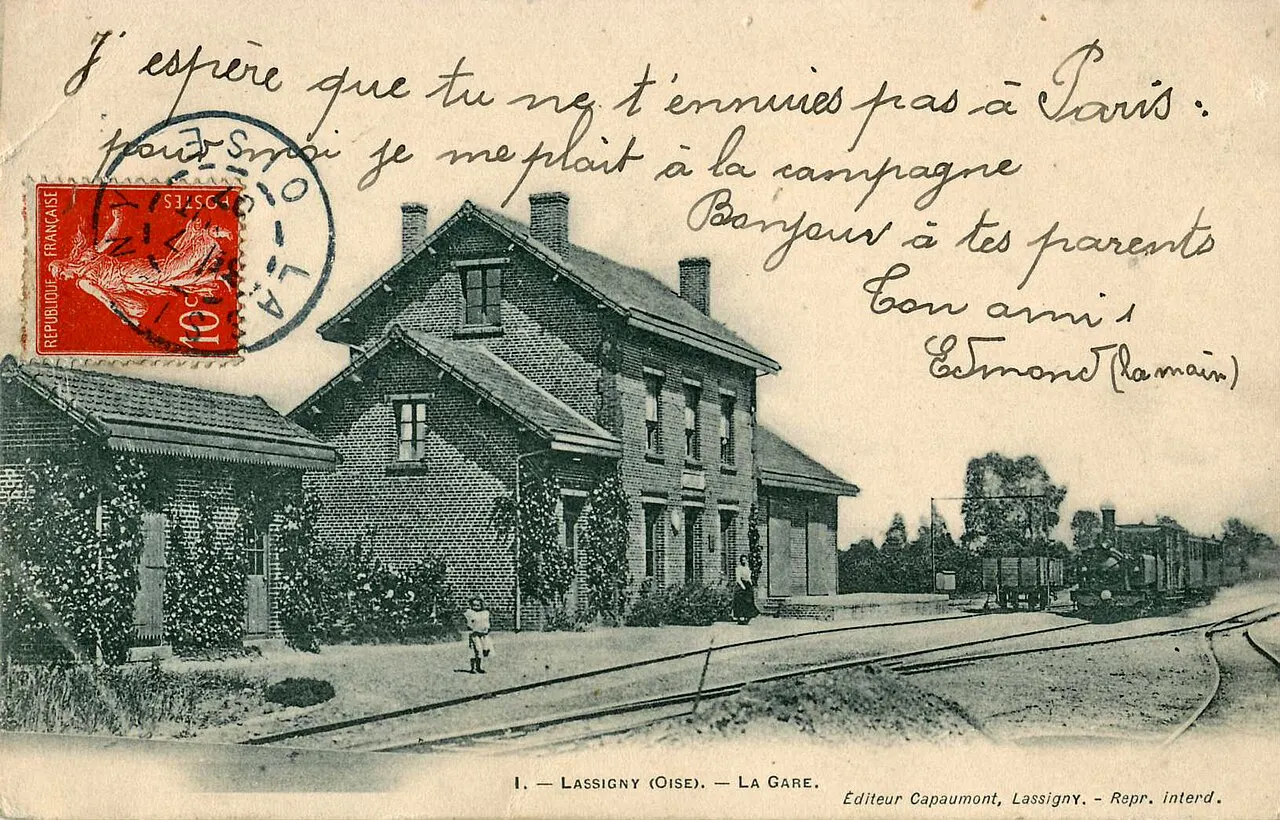 Carte postale ancienne éditée par Capaumont à Lassigny : LASSIGNY - La Gare