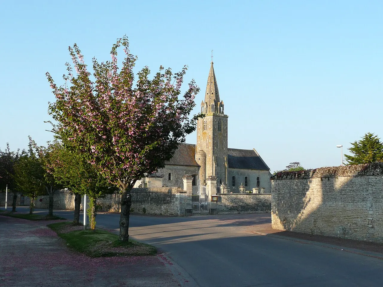 Eglise St Pierre de Lasson (Calvados France)